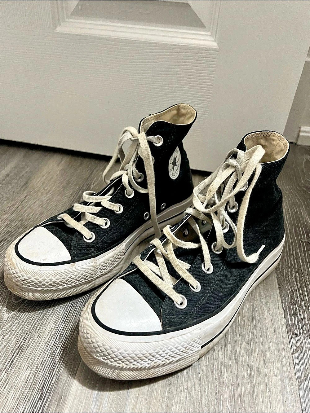 Converse Chuck Taylor All Star Black & White High Top Sneakers